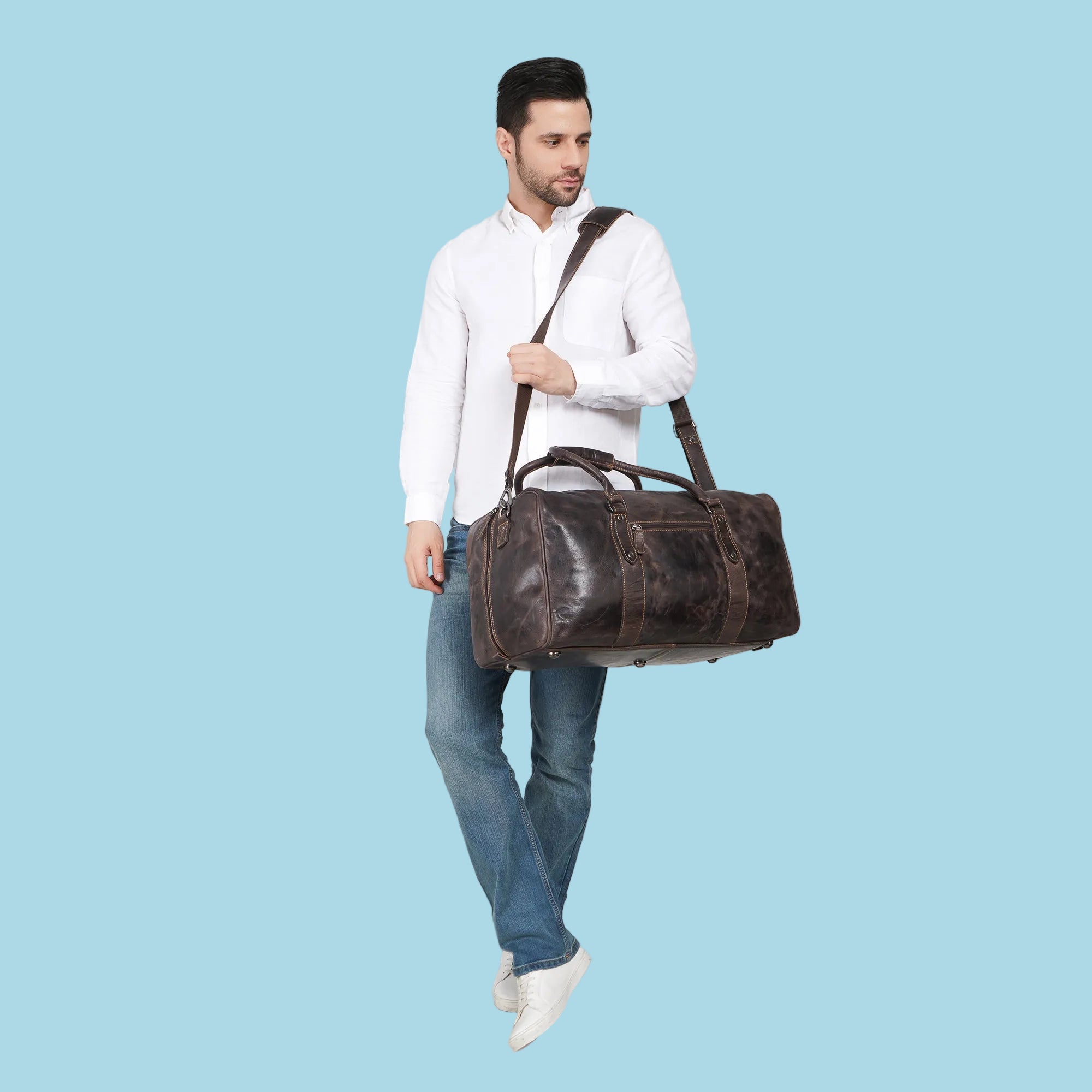 Minori Leather Riley brown leather duffle bag with sturdy handles and spacious interior, ideal for travel and weekend trips.